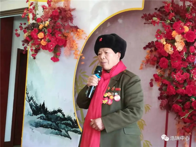 全国道德模范韩姑姑来济南浩琳传统文化交流中心给学员们分享自己学雷锋做好事的亲身经历。